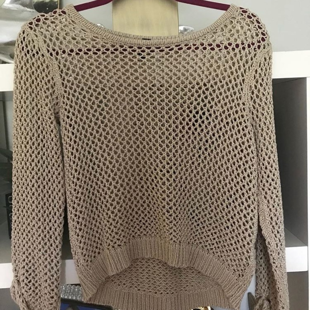 Divided net sweater